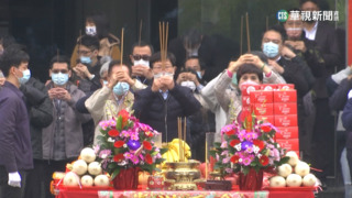 鴻海開工　董座劉揚偉帶領員工團拜討吉利