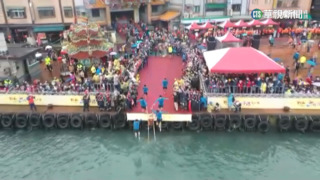 野柳淨港百人跳水　「裝扮大比拚」亮點多