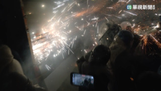 台南鹽水蜂炮開炸　60萬人體驗蜂炮火煙上身