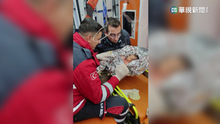 困近100小時　母女奇蹟生還.女兒伸手報平安