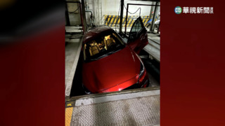 停車驚魂！機械車位「險壓女」　闖禍嗆沒錢賠