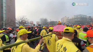 白沙屯媽凌晨起駕　進香首日萬人追隨進香