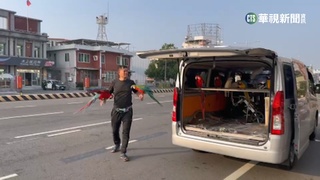 派出所外「放沖天炮」遭疑挑釁　男子:抓鸚鵡