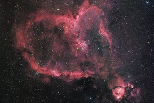 來自宇宙的祝福！絕美「愛心星雲」現身　願天下有情人終成眷屬