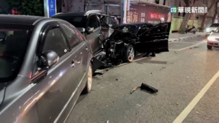 男開車疑癲癇發作 失控連撞14輛汽機車