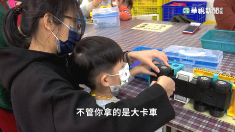 玩具醫生「看診」　神手讓廢棄玩具重獲新生