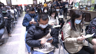 補班日領務局人潮爆滿　逾千人湧入搶辦護照