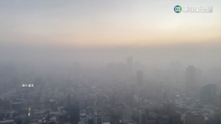 50處空品測站亮橘燈　鄭明典：關門窗別淋雨