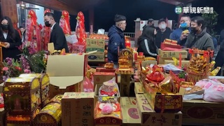 各行各業拜「頭牙」　人潮湧土地公廟求財