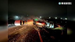 國一重大事故　大型水泥管滾落「多車追撞」