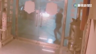 別想跟我搶生意！　天道盟副分會長撂人砸店