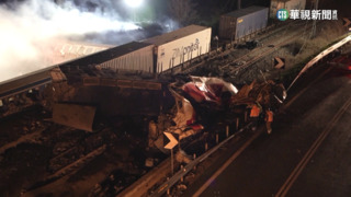 希臘火車對撞　車廂翻落起火已32死85傷