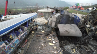 希臘火車高速對撞　車廂翻落起火已36人喪生