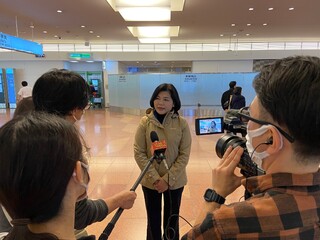 張麗善赴日參加食品展，一出海關「被日媒攔截」採訪