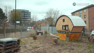 對抗倫敦高昂房價　28歲藝術家改造「垃圾小屋」