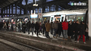 法國反年改罷工激烈　巴黎市中心地鐵停擺