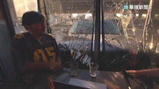 兩Podcaster咖啡店直播　險遭車輾逃一劫
