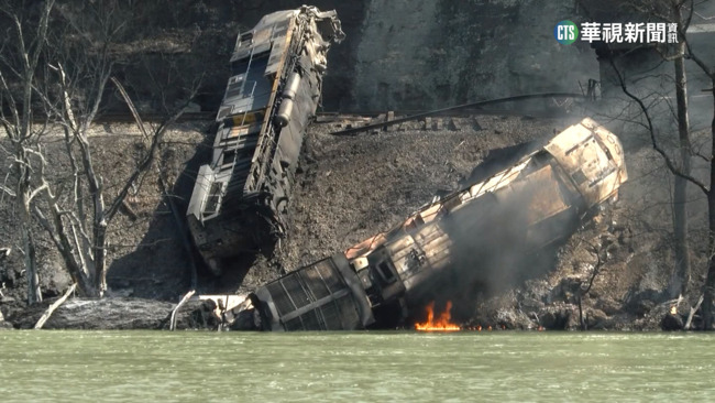 美國又傳火車事故　列車撞巨石落河釀3傷 | 華視新聞