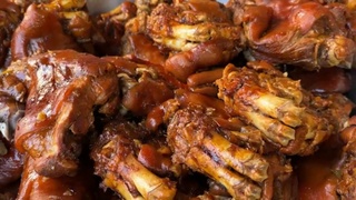 閏月豬腳賣太夯　屏東萬巒豬腳街宅配先喊停