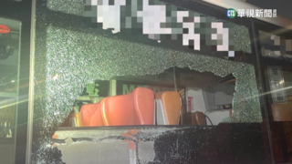 公車撞燈箱玻璃碎裂　女乘客閃避不及眼睛爆血