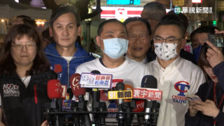 「吃光光贏飽飽」！　侯友宜吃荷蘭煎餅力挺中華隊