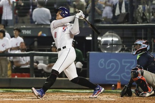 「國防部長」張育成滿貫轟　中華9：5擊敗荷蘭