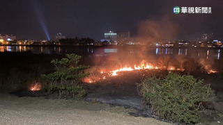 屏東宮廟放電子煙火　燒到雜草多處起火