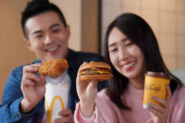 麥當勞全新「1+1」只要89元！「韓風炸雞腿」攜手BT21限時回歸 | 華視新聞