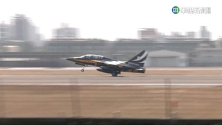 韓空軍特技隊再次過境高雄　軍事迷嗨翻搶拍
