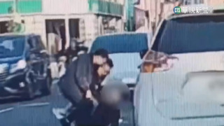 賣槍約公園面交遭警盯上　當街追逐逮5人