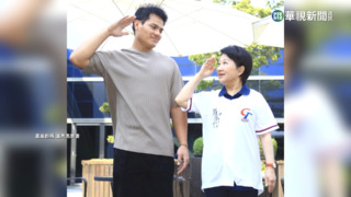 手掌整片厚繭！盧秀燕臉書揭張育成「小秘密」