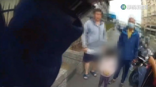 兩歲女童獨留路邊　警獲報到場協助尋家人