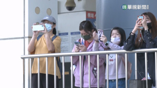 BLACKPINK高雄開唱　粉絲連夜守小港機場