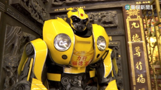 中西合璧超強門神　「變形金剛」站台人氣旺