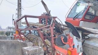 疑煞車失靈　北市輪式起重機自撞成美橋墩