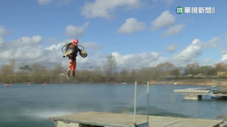 英噴射飛行裝時速136公里　鋼鐵人飛天不是夢想