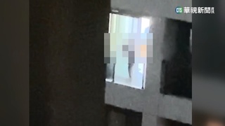 孩吃飯吐床父失控　「倒栽蔥」抓兒作勢丟下樓