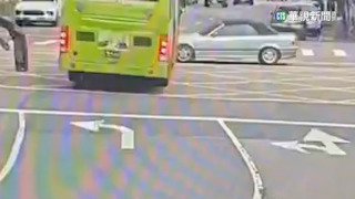 開車遭公車撞　台大教授葉丙成胸痛「滿嘴玻璃」