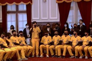 總統接見中職衛冕軍 江坤宇被蔡英文點名「小可愛」 嚇到