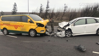 疑為閃野狗！　澎湖轎車與娃娃車對撞幸無人傷