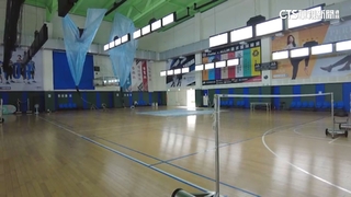 下雨了？　宜蘭國民運動中心漏水　縣府：已安排修繕