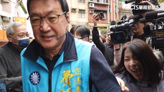 芯費強碰！　徐巧芯摔倒尖叫　市場拜票飄火藥味