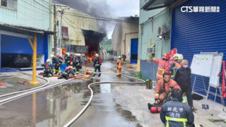 淡水塑膠工廠200坪陷火海　黑煙直竄天際