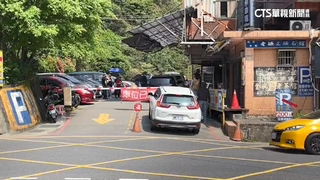 連假第3天出遊潮不斷　九份老街停車一位難求