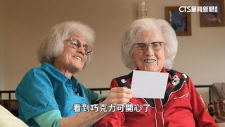104歲嬤與音樂相伴！　天天彈鋼琴手指超靈活