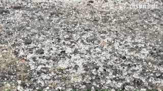 對流旺盛！玉山降3分鐘冰雹　四月銀白世界