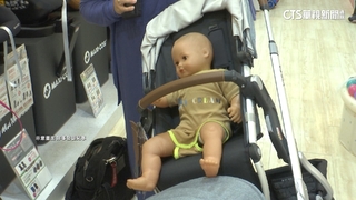 坐推車沒繫安全帶　2月大男嬰重摔落地亡