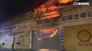 屏東汽車百貨惡火狂燒　隔壁輪胎行烈焰沖天