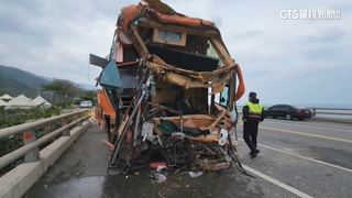 轎車跨越雙黃線「殺人」！　客運墜邊坡1死5傷