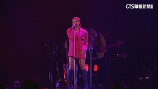 出道6年首攻蛋！　告五人主唱犬青秀性感造型